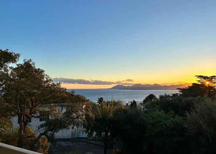 Le St Georges Californie, Appartement-Villa avec Grand Jardin et Vue Mer