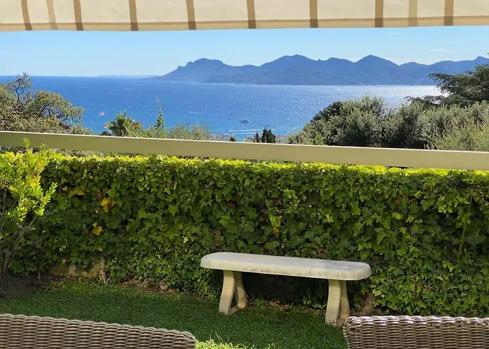 Le St Georges Californie, Appartement-Villa avec Grand Jardin et Vue Mer